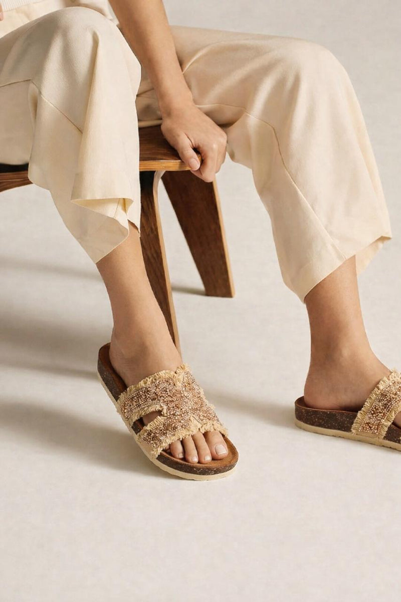SLIPPERS & MULES