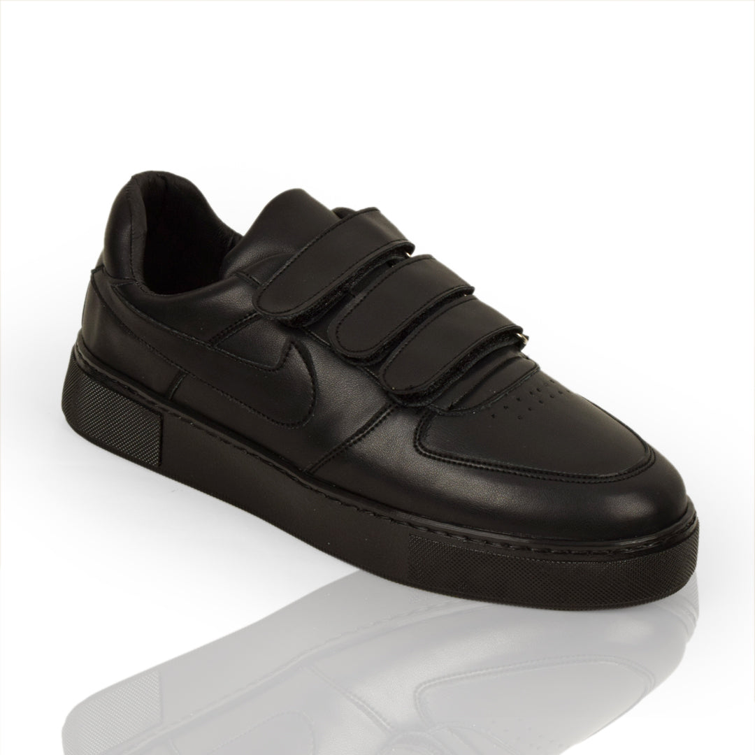 Noir Strap Sneakers