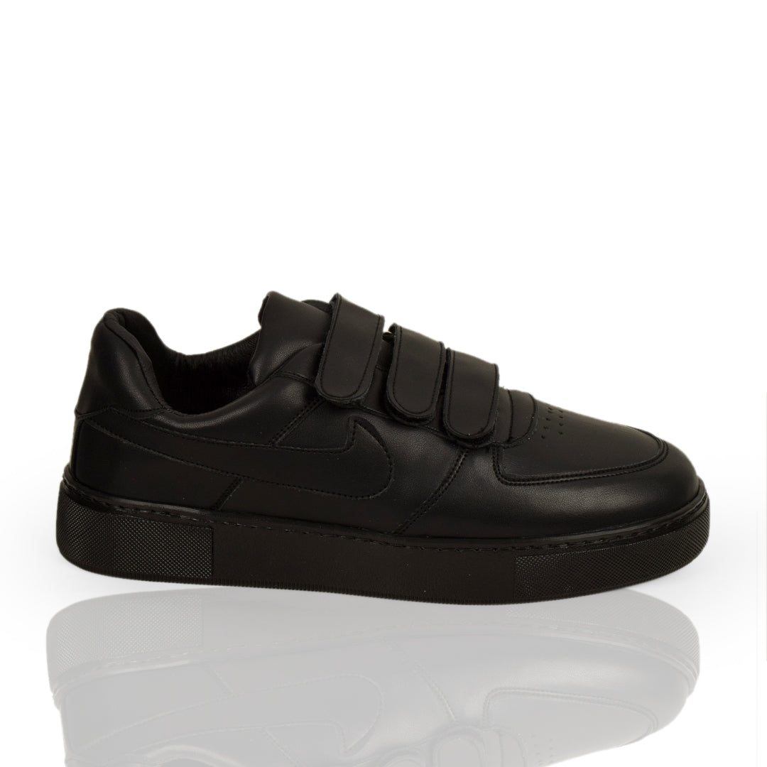 Noir Strap Sneakers