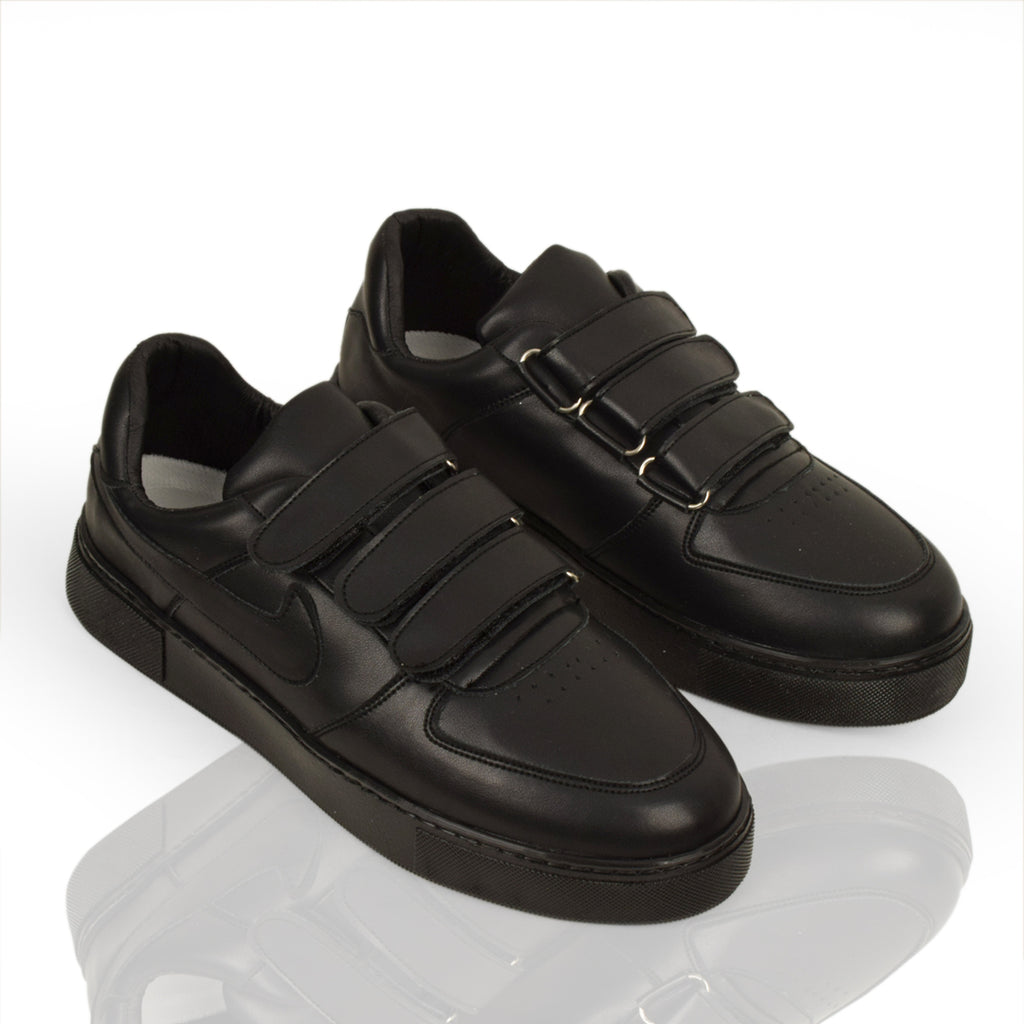 Noir Strap Sneakers