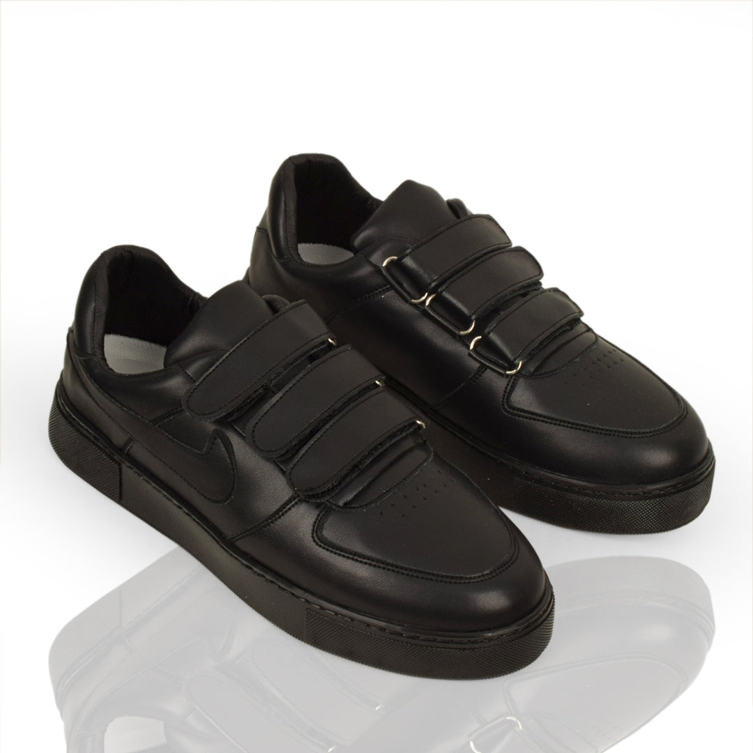 Noir Strap Sneakers